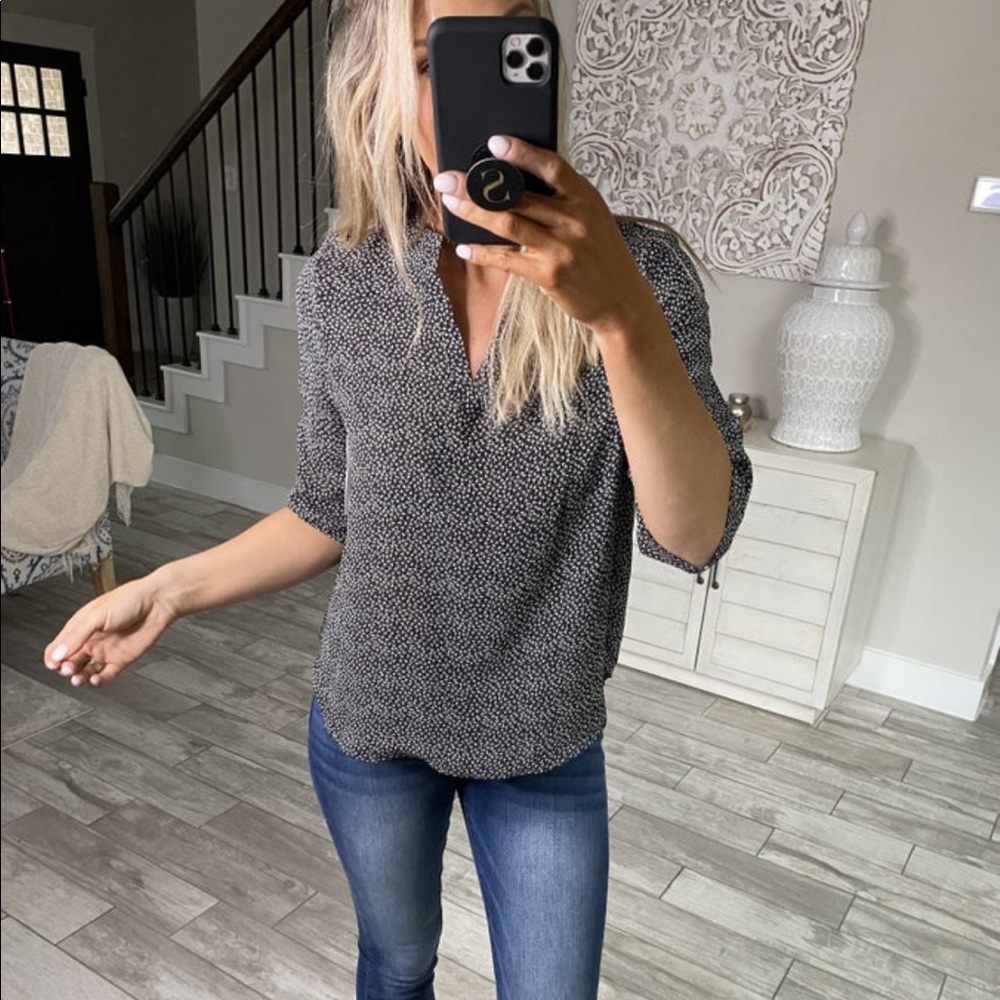 NWT Print V-neck Roll Sleeve Blouse